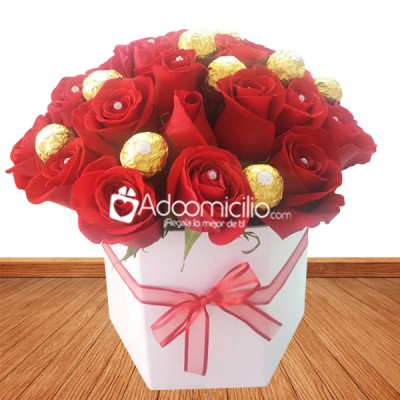 Regalos de amor y amistad a domicilio en Cali Caja Floral x 24 rosas y 9 bolas de chocolate